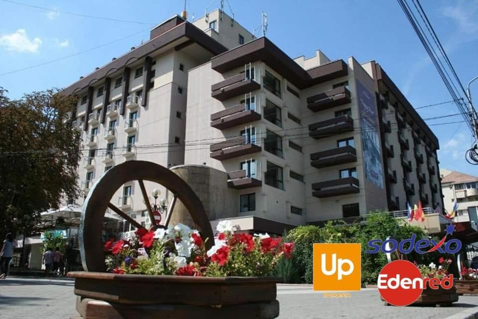 Hotel Rapsodia City Center Botosani Exterior photo