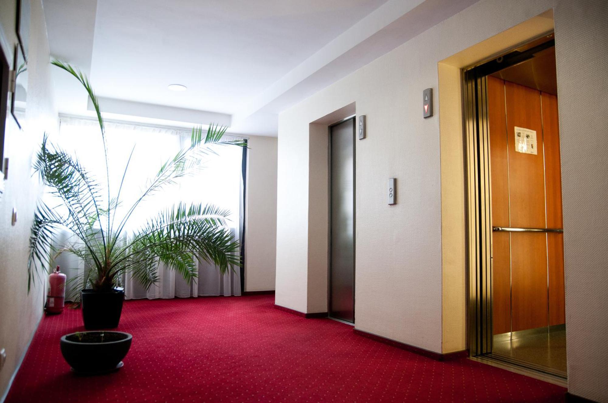 Hotel Rapsodia City Center Botosani Exterior photo