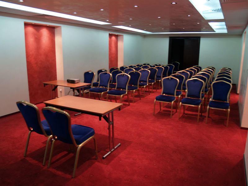 Hotel Rapsodia City Center Botosani Exterior photo