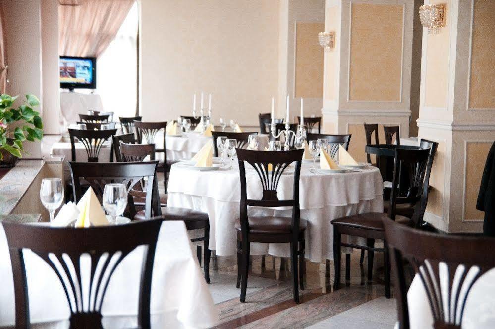 Hotel Rapsodia City Center Botosani Exterior photo