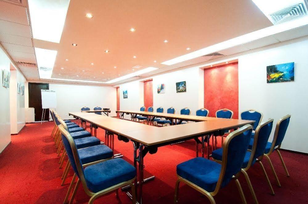 Hotel Rapsodia City Center Botosani Exterior photo